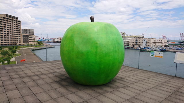 安藤氏がデザインした「青りんご」
